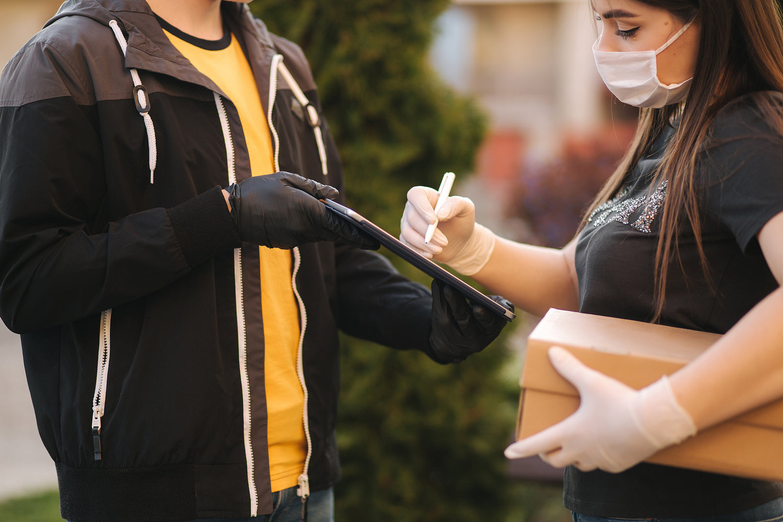 custom cardboard boxes - Female order parcel delivery